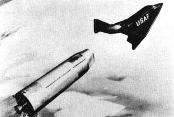 25112024_Boeing_X-20_Dyna-Soar_after_separation_from_booster_1961_03.jpg